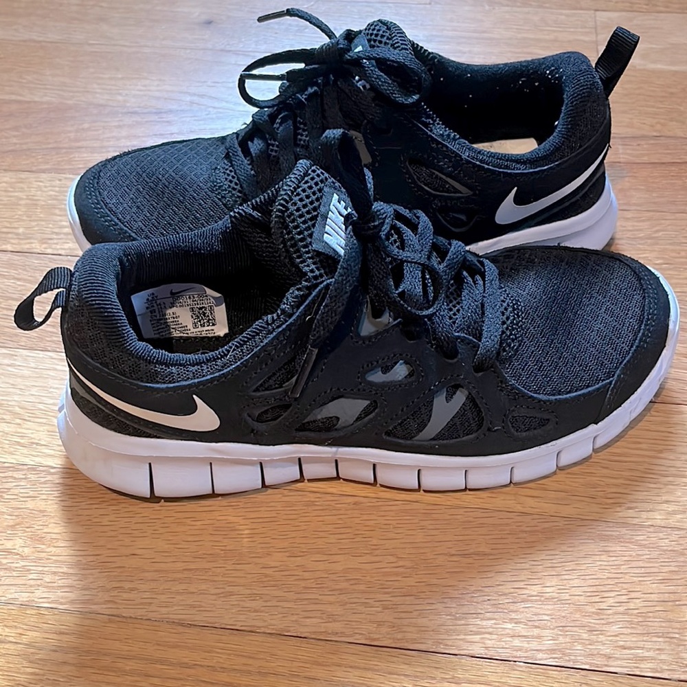Boys Nike Free run 2 Size 4.5 boys
